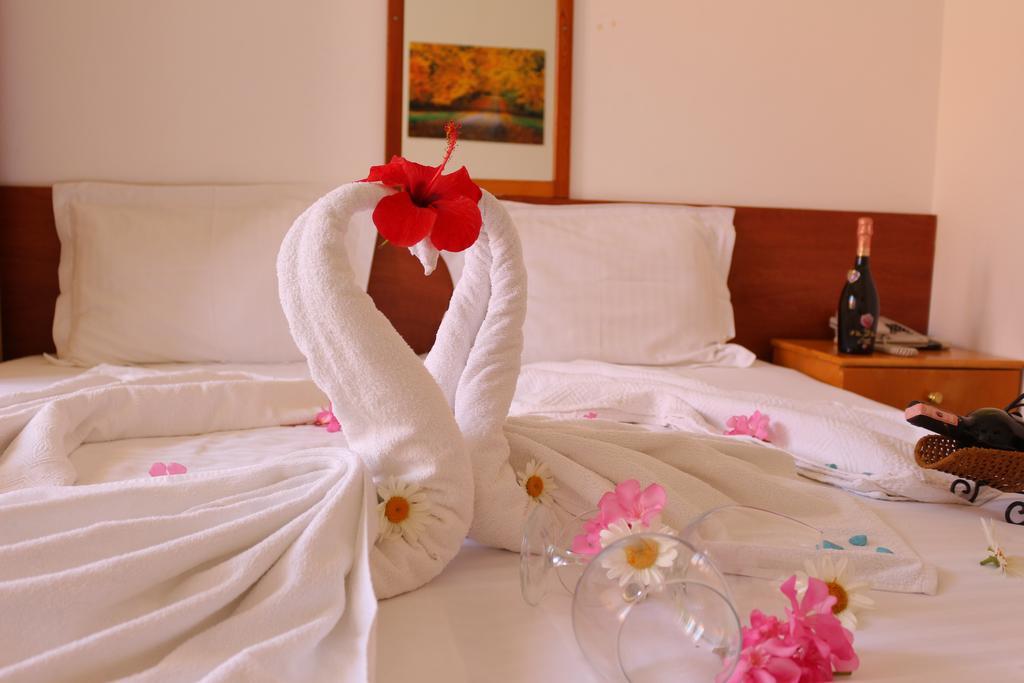 Arya Hotel Çeşme Εξωτερικό φωτογραφία