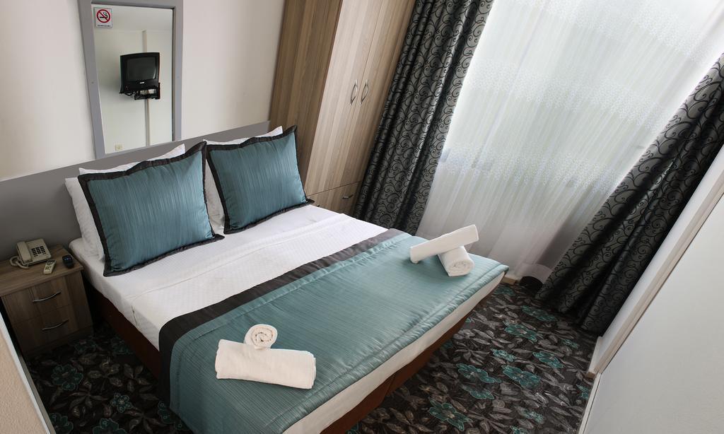 Arya Hotel Çeşme Εξωτερικό φωτογραφία
