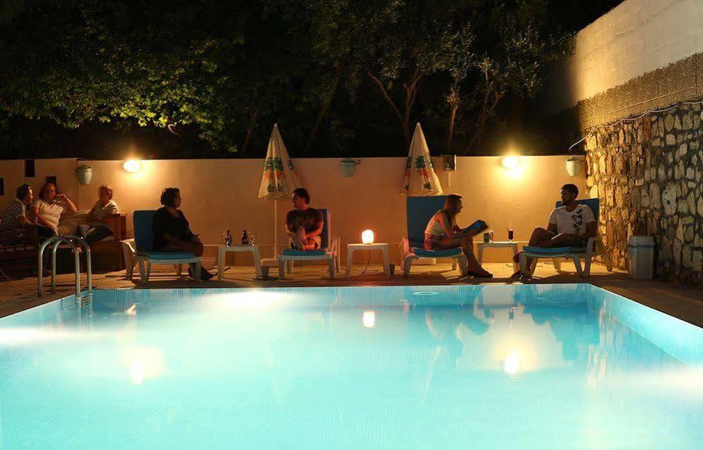 Arya Hotel Çeşme Εξωτερικό φωτογραφία